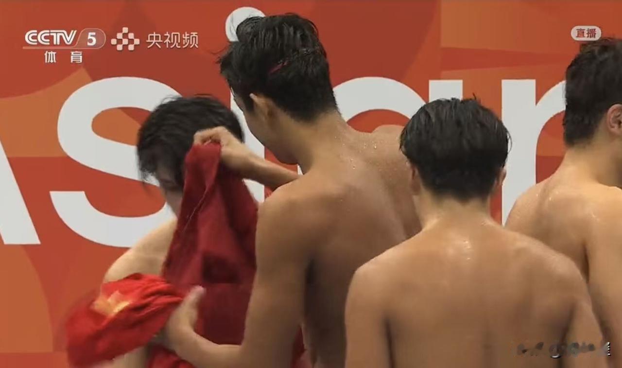 快讯，日本领先了大半程，最后被中国把金牌🥇抢走！刚刚结束的亚运会4×2