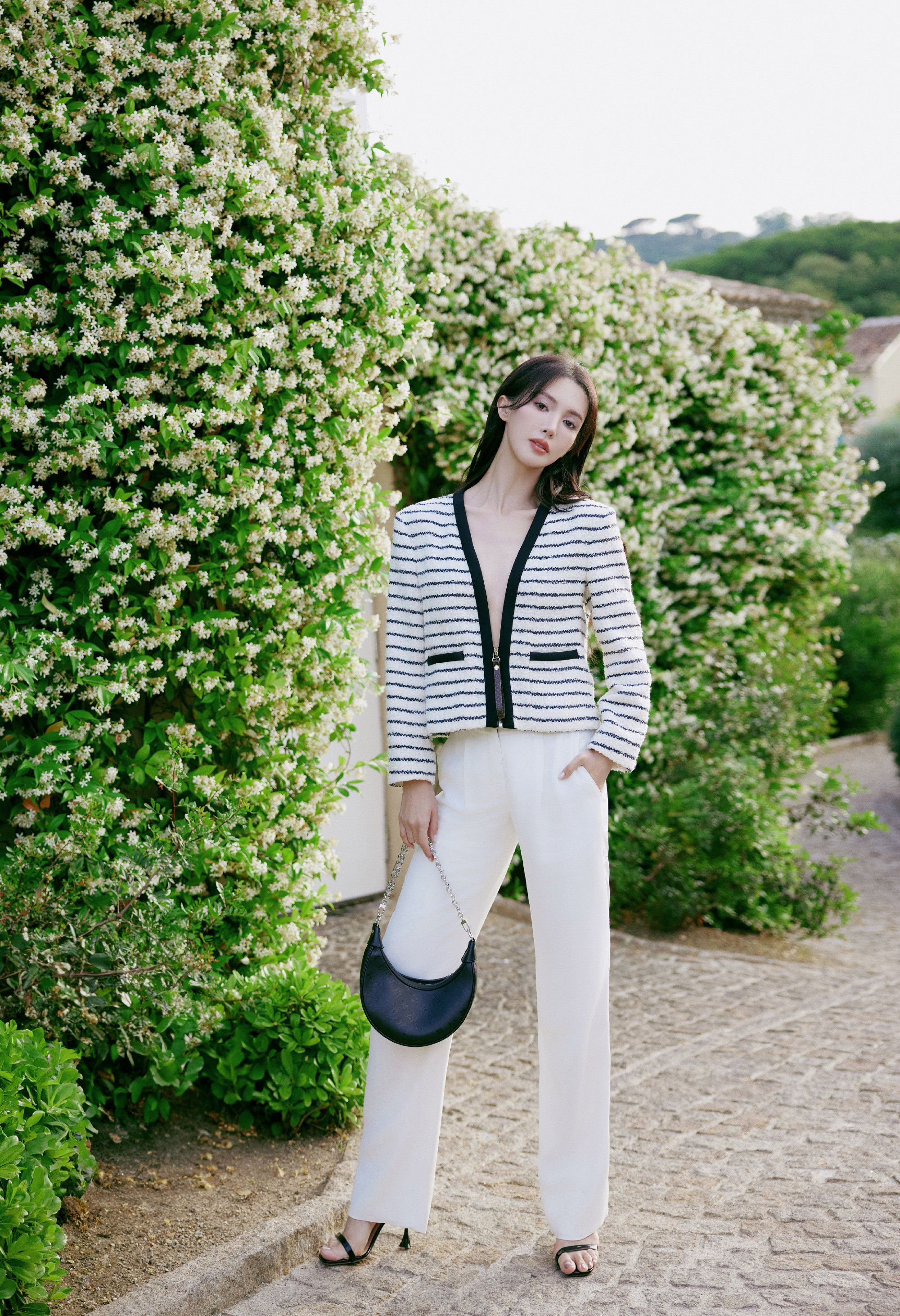 金晨露脐装，这条纹穿搭太爱了