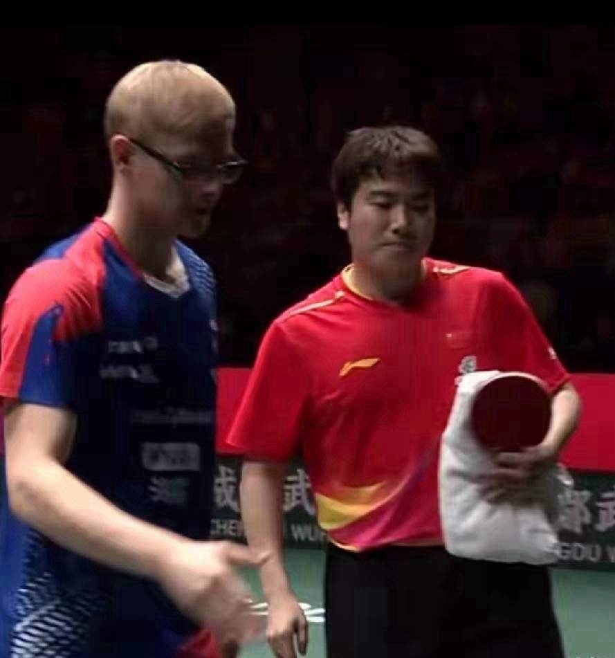 中国队混团首负。很蠢的一个男单出场排阵。你实在很难指望梁靖崑，4个赛点机会，活生