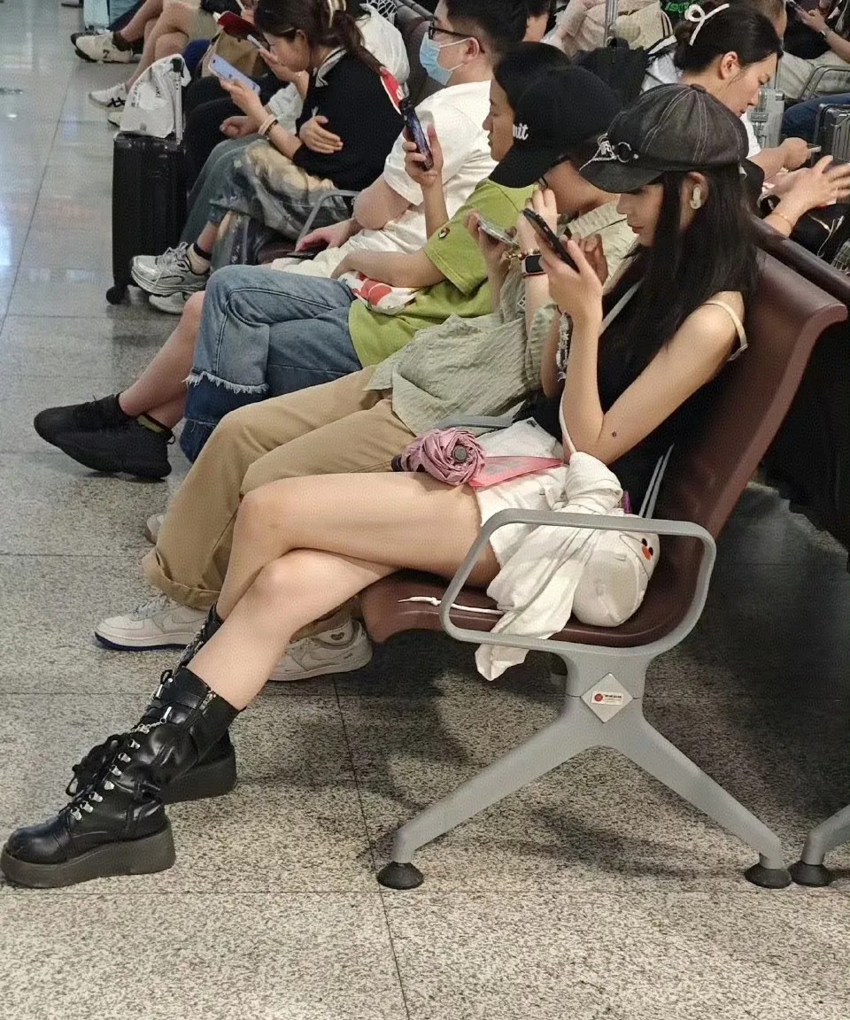 想跟小姐姐加微信，怎么开口？