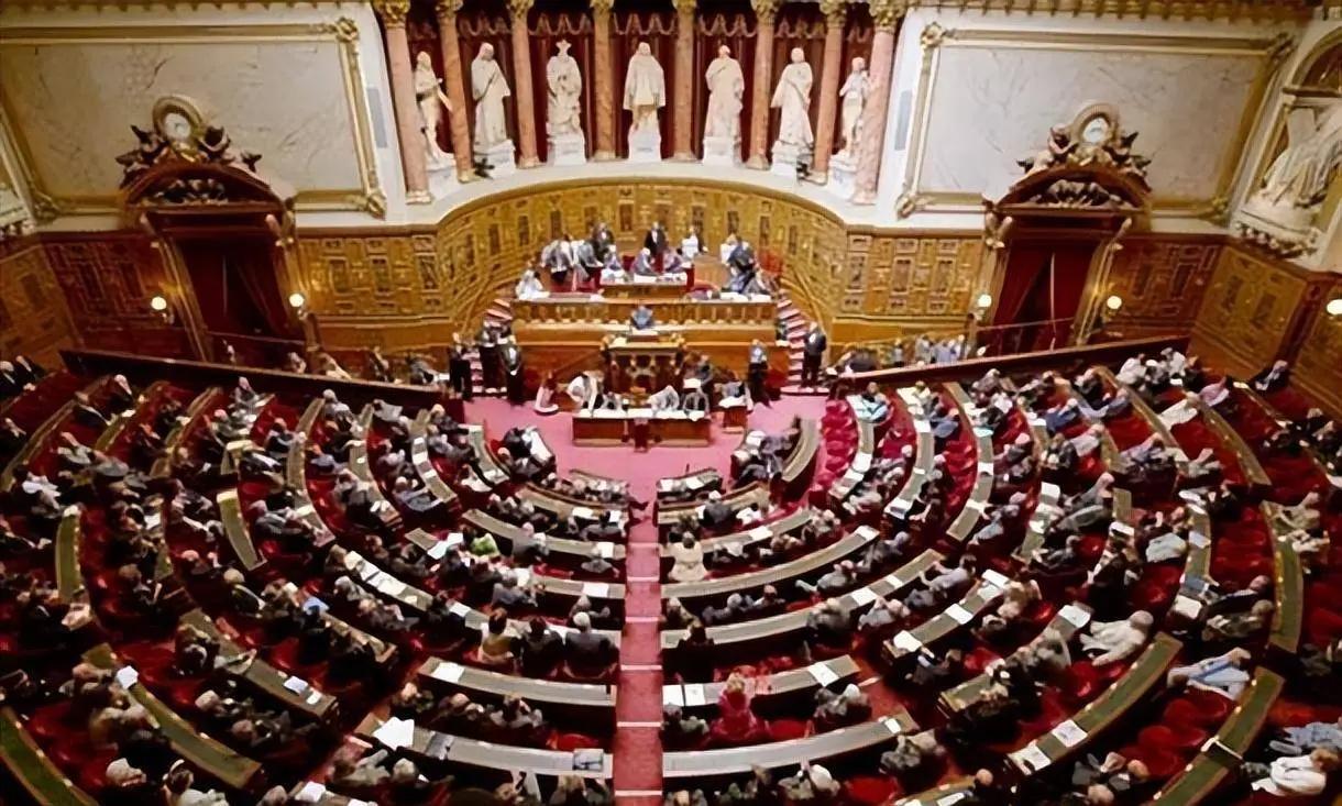 英国议员要求牛津大学把“addoil（加油）”这类中式英语踢出词典，觉得它们污