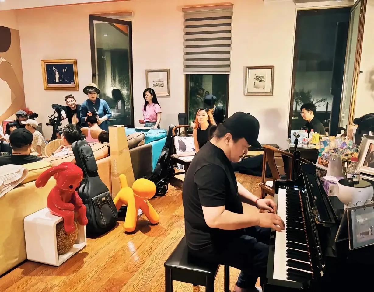 卢璐喜欢儿子可是不生二胎，不是因为不想，或许是因为当时的计划生育比较严格。卢璐刘