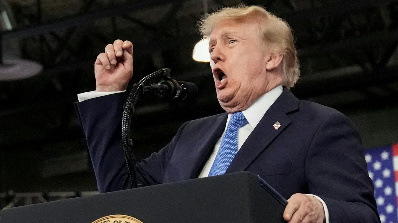 33%最危险的地方，不在于特朗普又跌了两个点，而在于他赖以动员选民的两项承诺，压