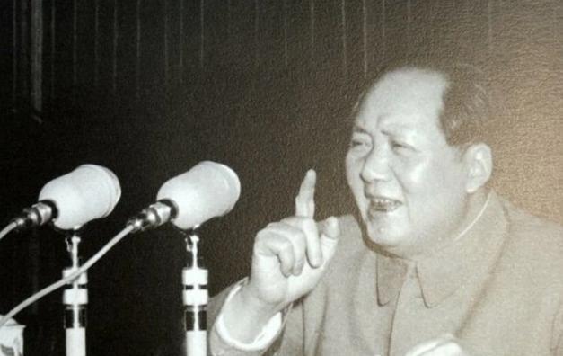 1958年8月20日，时任福建省委第一书记的叶飞忽然接到总参作战部长王尚荣的电话