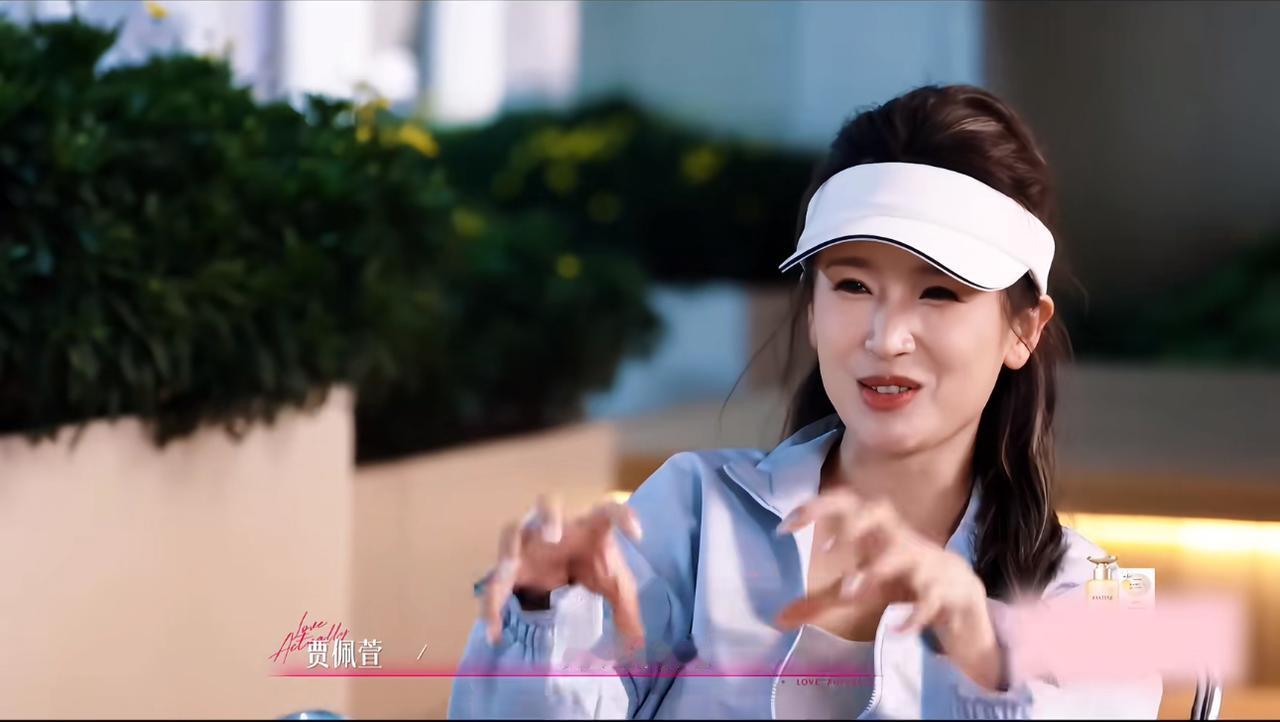 半熟恋人：萱萱这段问话不仅让周佑凌脚趾抠地，我都觉得尴尬。怎么说呢？明眼人都