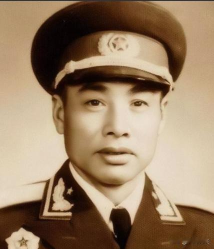 1979年6月，开国中将廖汉生回乡给前妻扫墓，结束后非要到一农妇家吃饭，