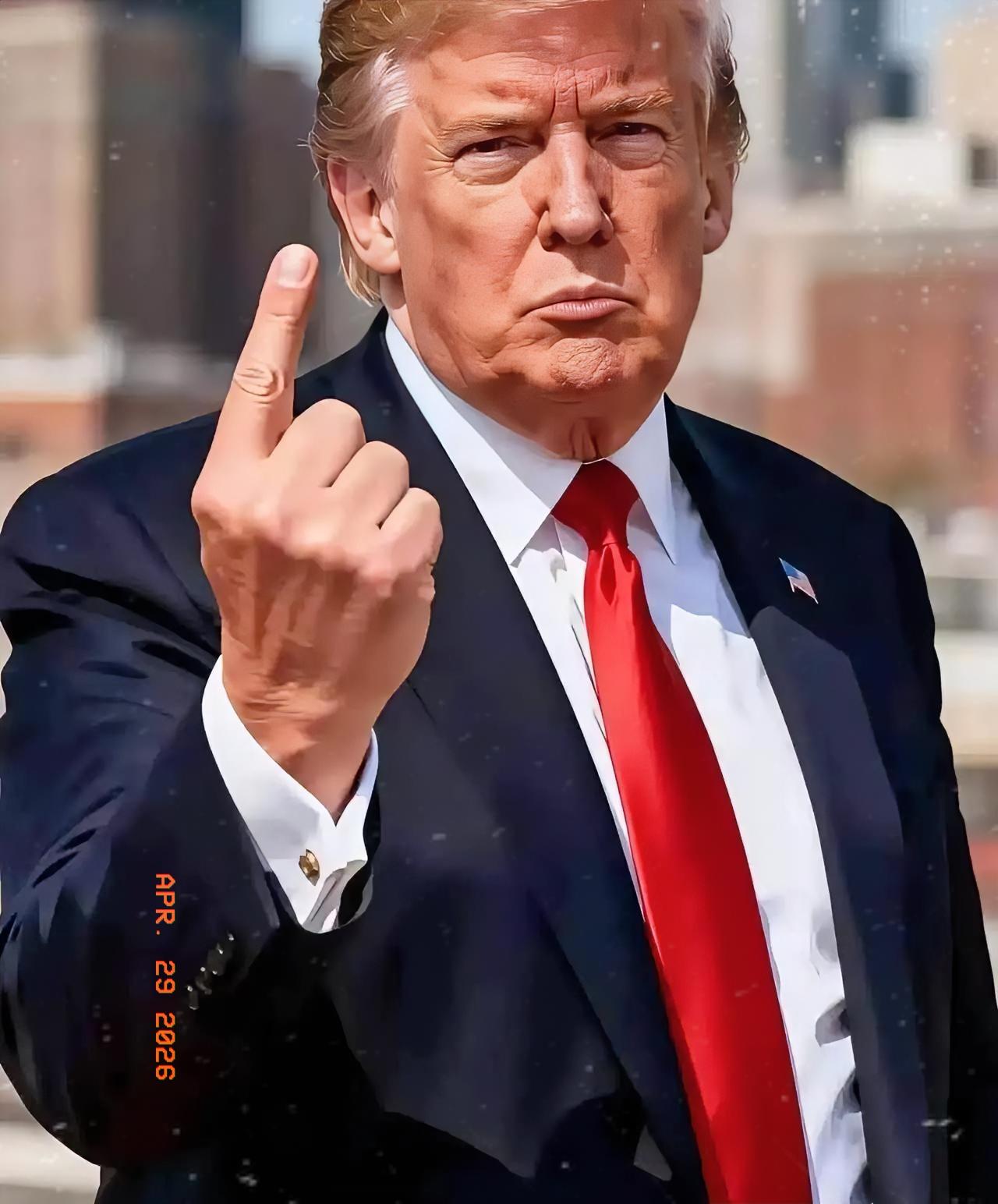 美国这次蒙了，美国大量囤积了铜，把铜价炒上去了，可美国万万没料到，中国根本不按常