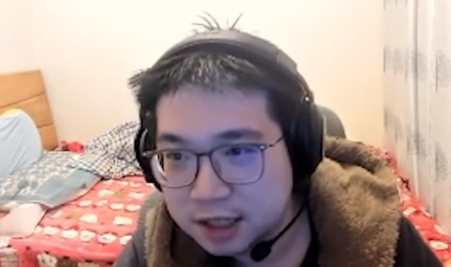Emo：我不努力嘛？我只是在自己的方向努力而已。紫猫都那么垃圾了我不还是一样在玩