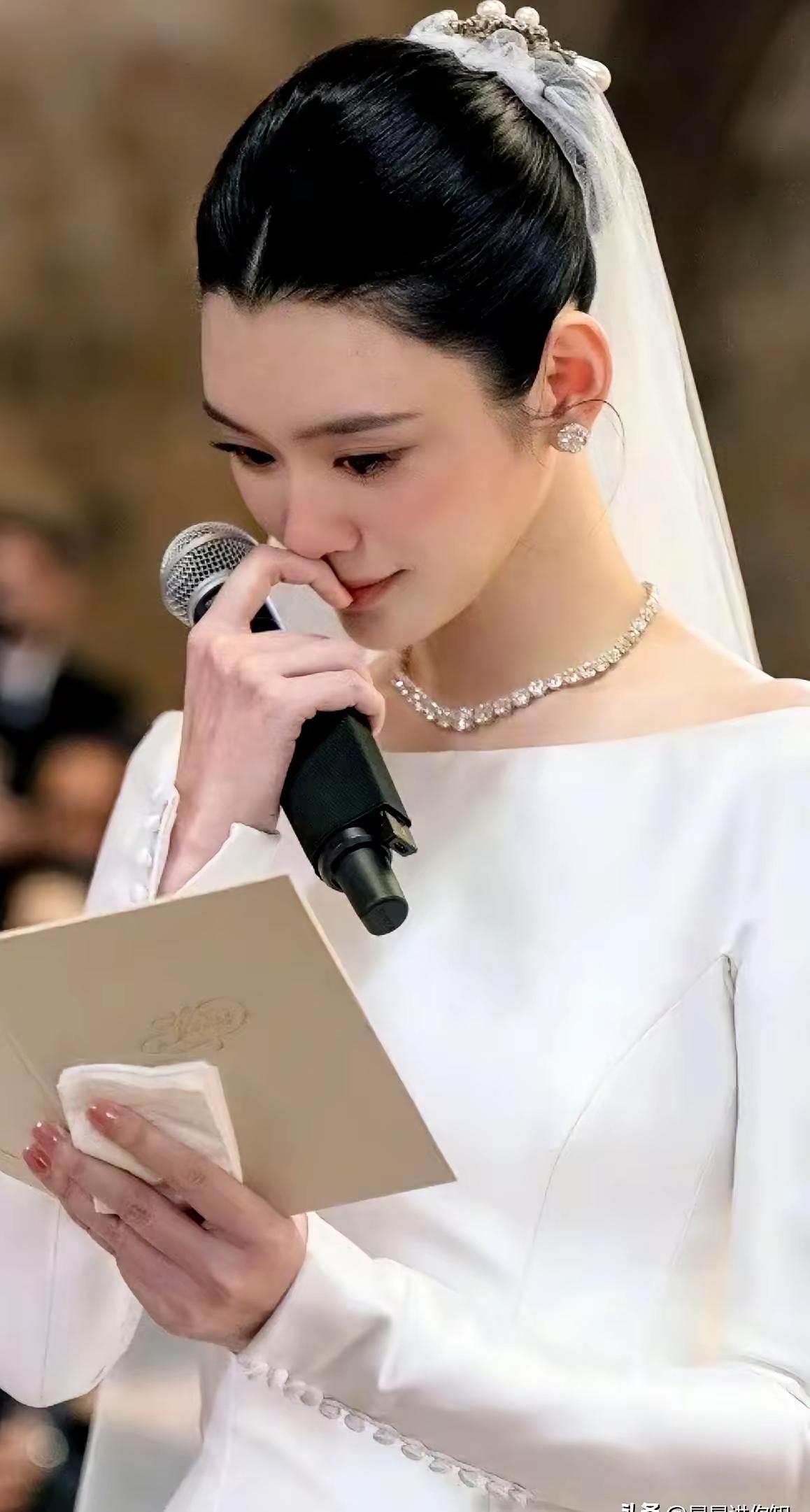 奚梦瑶太美了“谢谢你的爱一直都在，谢谢你让我明白，爱不只是一句话，是可以托付和