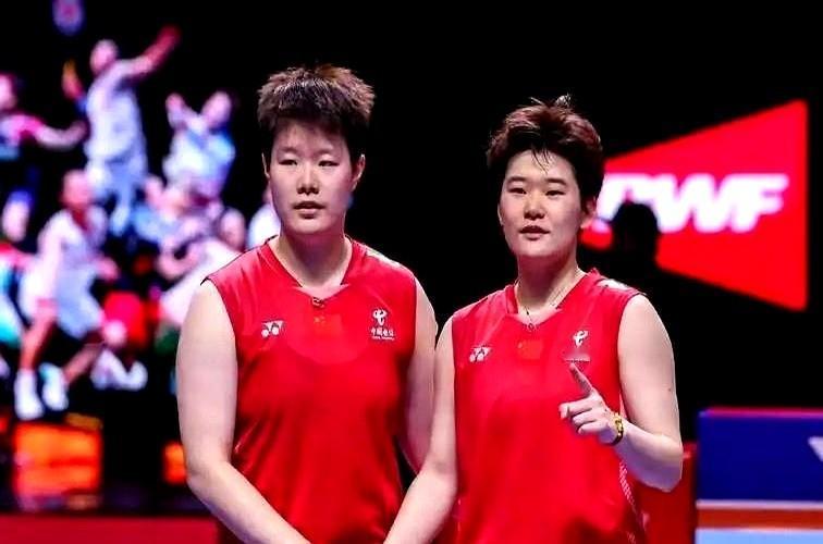 刚刚结束了一场印尼羽毛球公开赛女双半决赛，刘圣书和谭宁今年拿奖拿到手软，这一路
