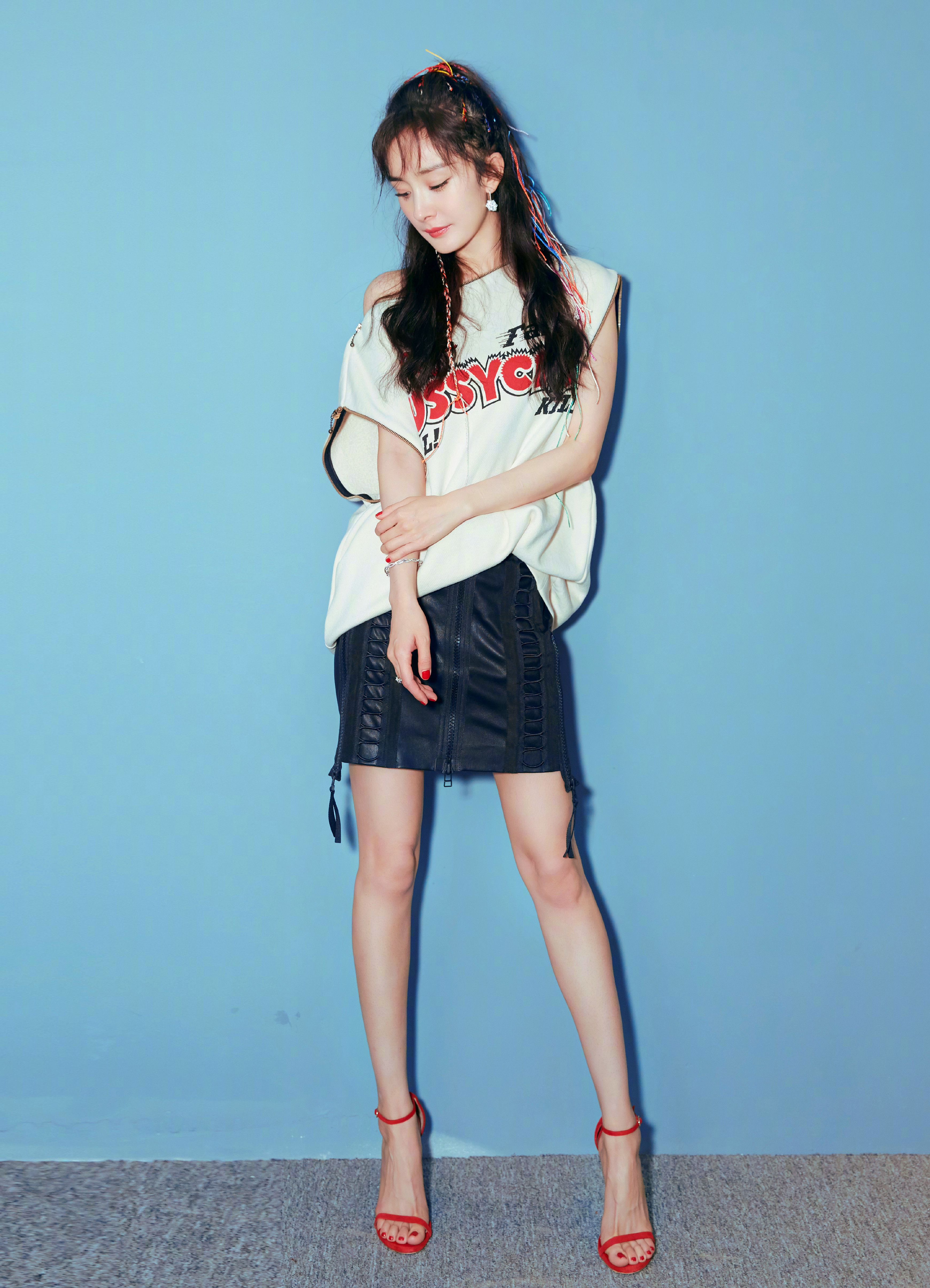 👠杨幂老粉都知道幂姐画画挺好的感觉在画自己杨幂早期还是古早画风太太
