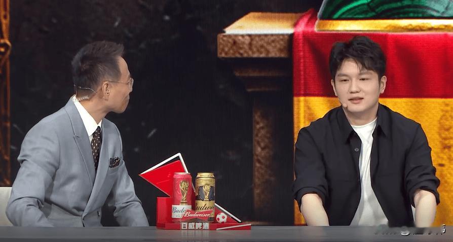 绝对认可！詹俊谈樊振东：“樊振东作为乒乓球运动员，但是对于足球有极致的热爱，