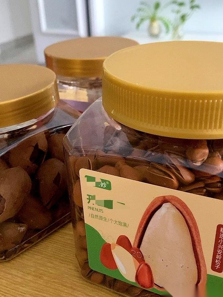 “孩子，明年别来了，你二妈……干不动了。”大年初三，我拎着大包小包去拜年，吃得