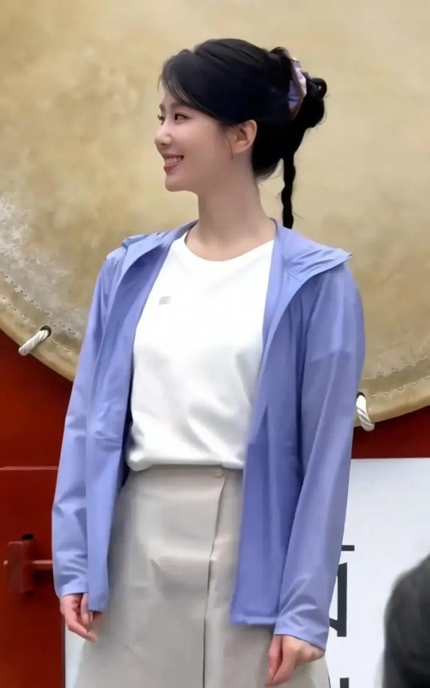 不怪吴奇隆非要把她娶回家，真人巨漂亮啊