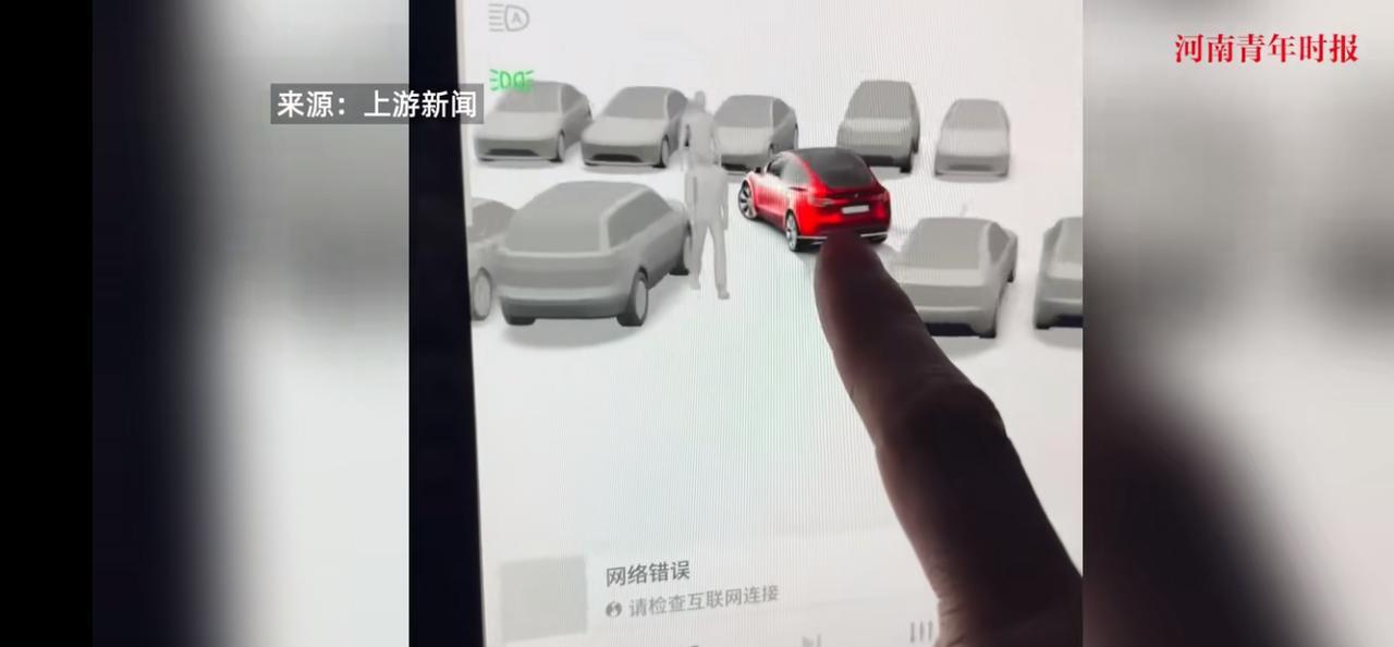 “太吓人了！”近日，黑龙江，一位男子开着自己的新能源汽车回到车库时，每次倒车却总