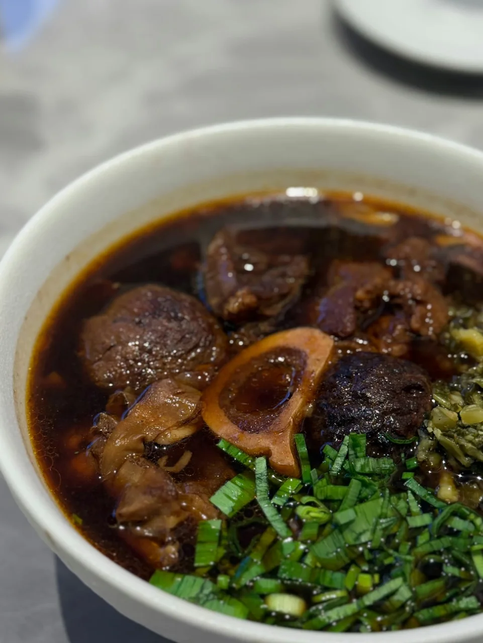 99一碗的黄启云牛肉面，吃完我承认：值了！