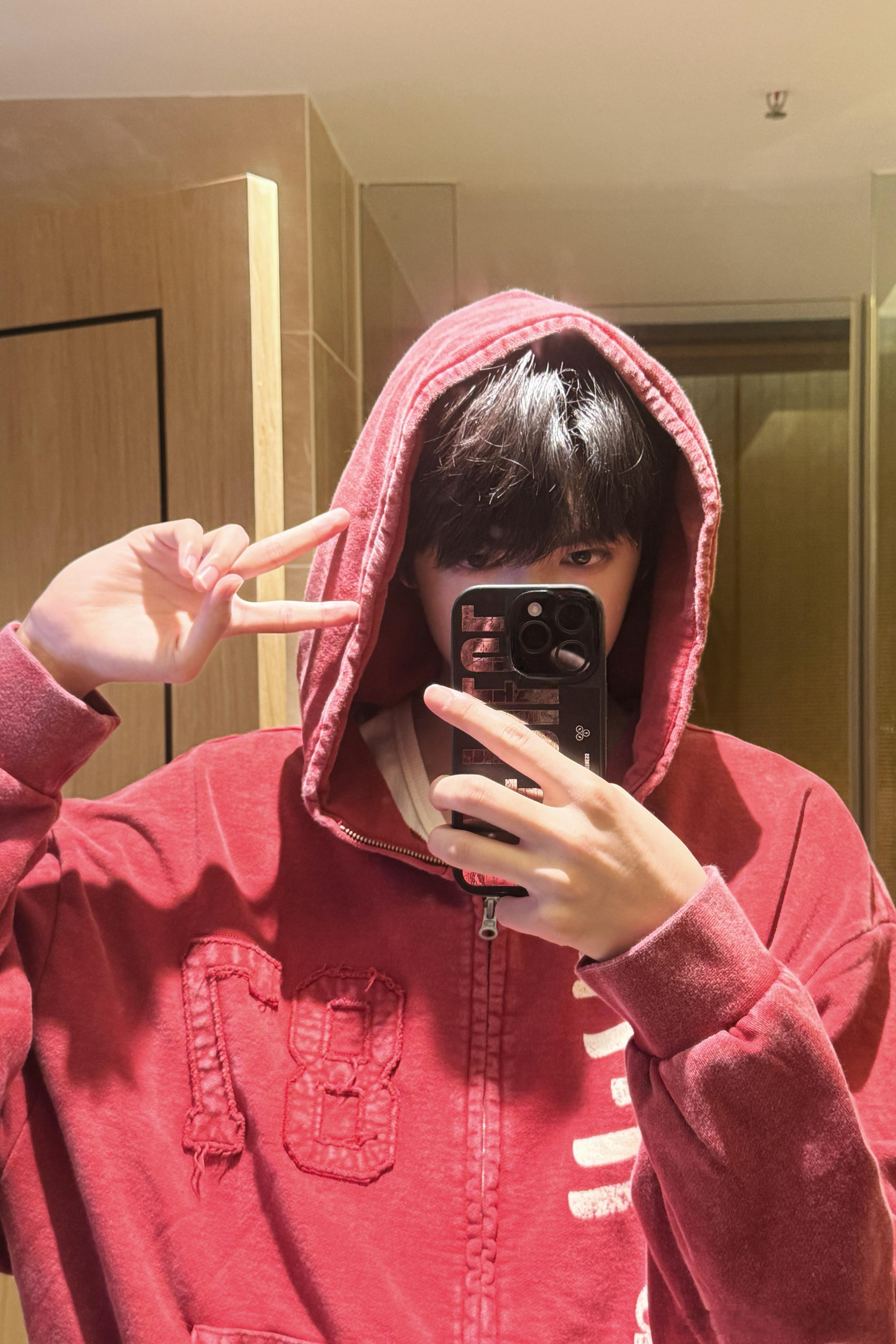 男神的新捡手机头像有了手机壳依旧展示媳妇儿喜欢的