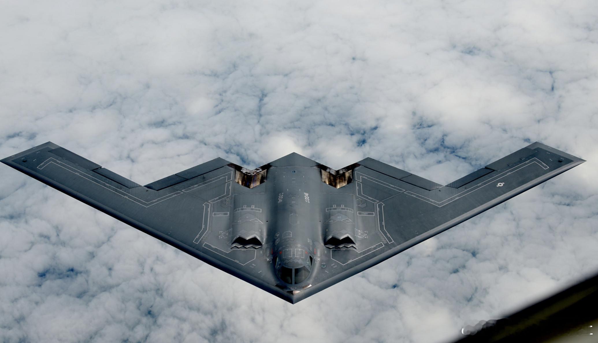 美军B-2轰炸机烧钱大揭秘全网热点共创计划热血军迷大本营美军B-2轰炸机，高昂