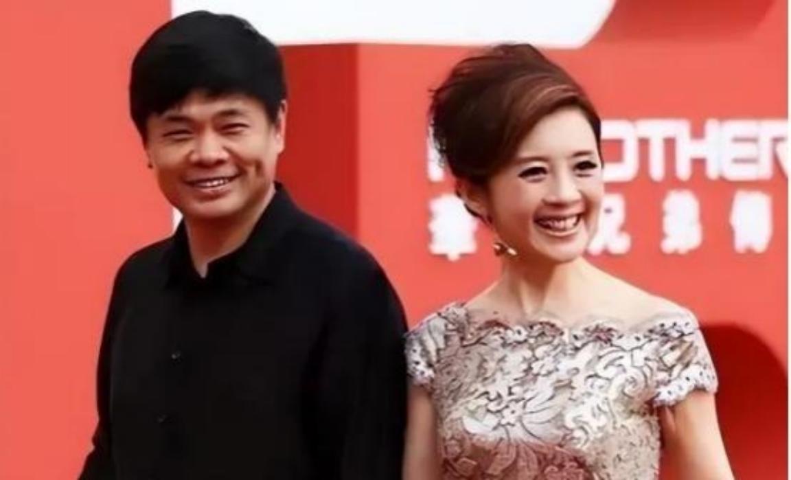 2004年，亿万富翁丁健对妻子说：“给你一个亿，离婚吧，我爱上别人了”，可妻子抱