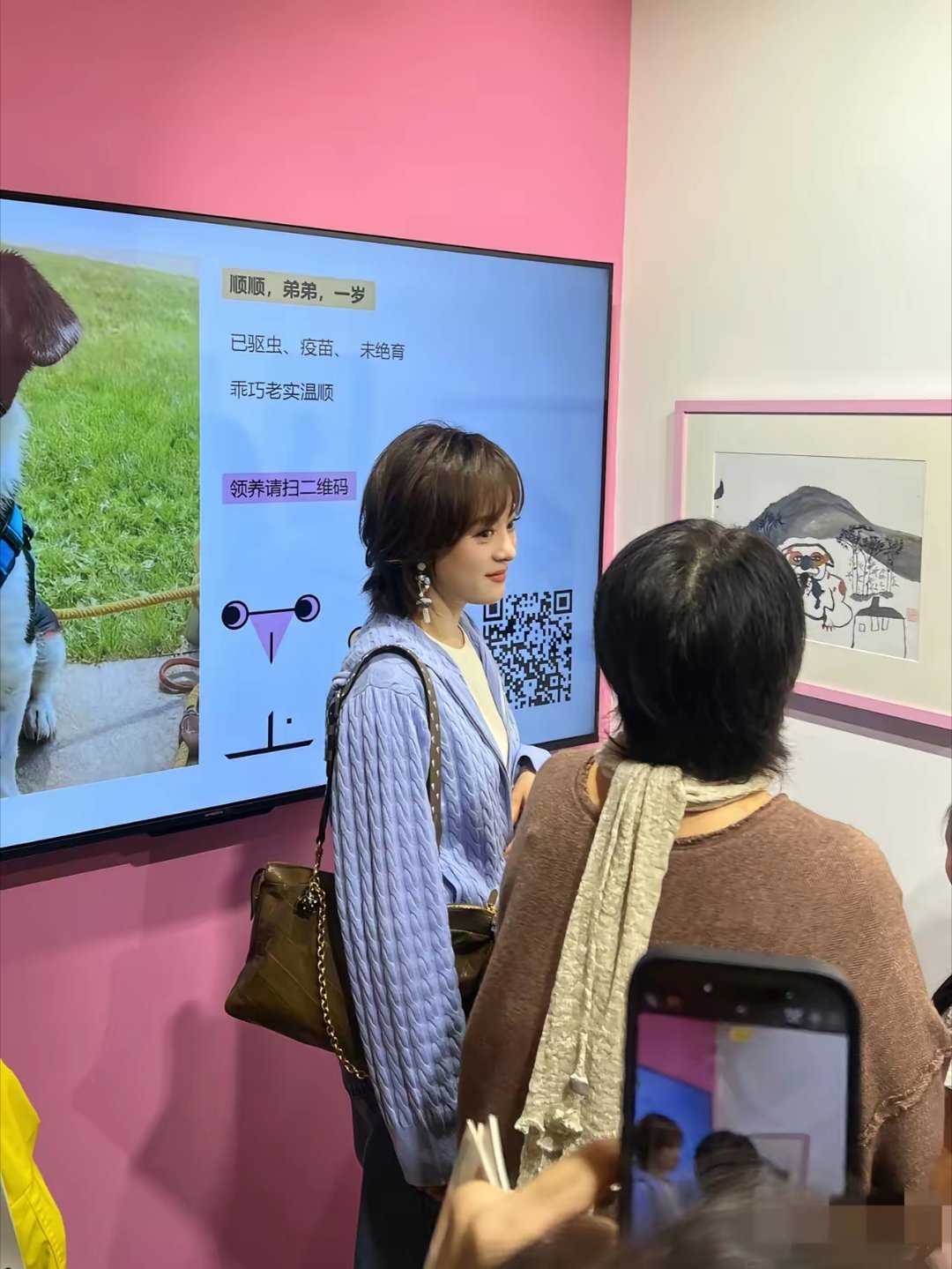 孙俪这些年，真心不要太委屈！谁敢相信网友随便在线下偶遇拍到的她，居然比所有的红毯