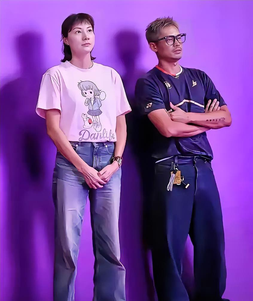 林丹，你能不能热情点。和曾经赛场上那个打不败的一哥越来越有距离。现在的林丹，看起