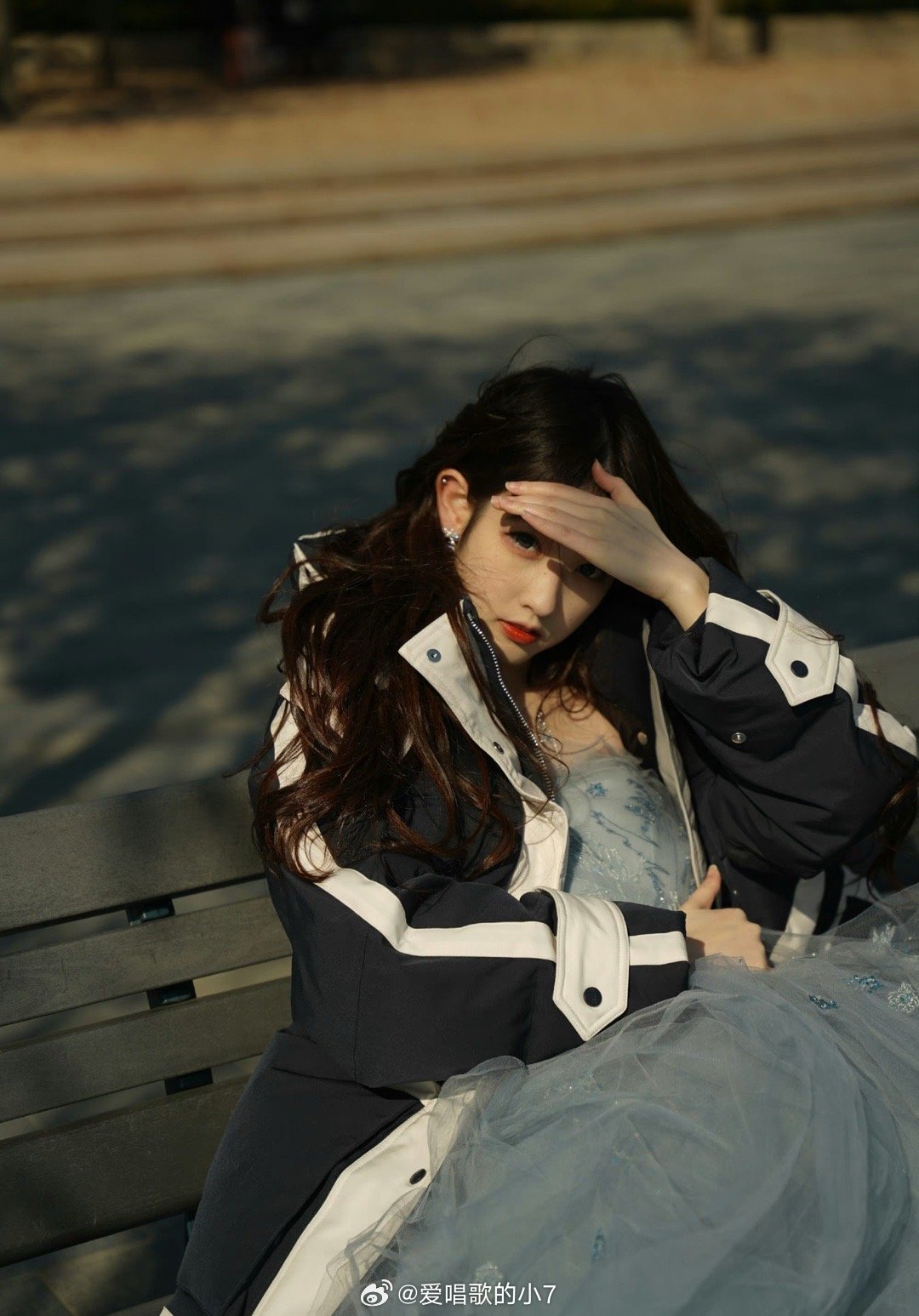 有一个亲戚我很讨厌她，她性格有很大的问题，但是我爸很喜欢她，非要跟她来往，有一次