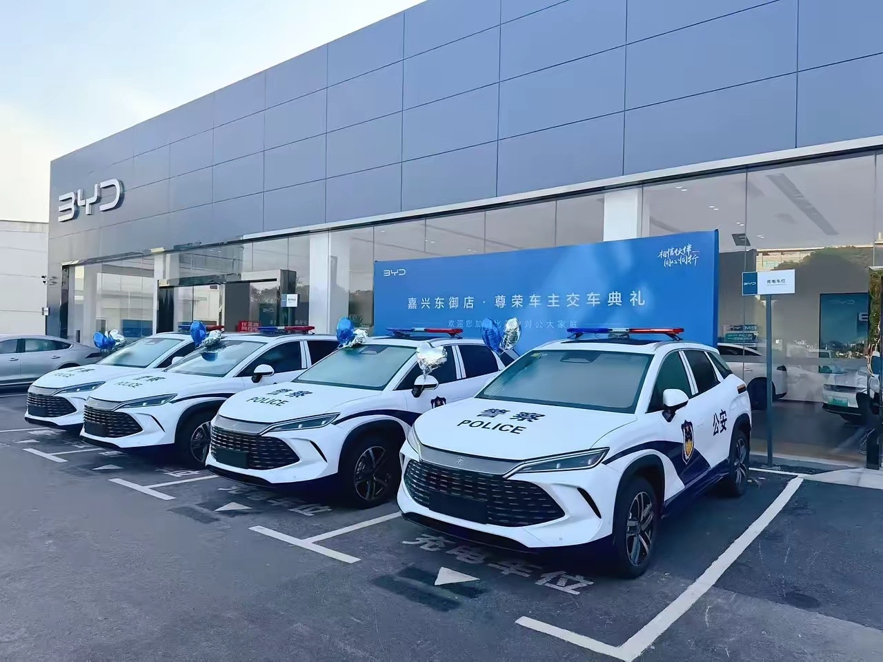 我就想不明白了！最近警务用车换新，不再选合资车，而是清一色换了比亚迪！这得是多大