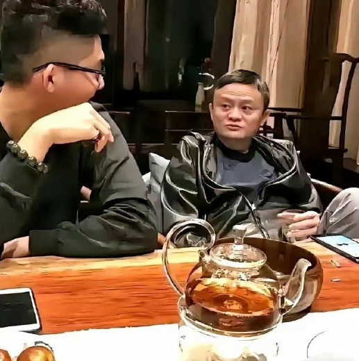 我还以为马云马总很朴素呢
