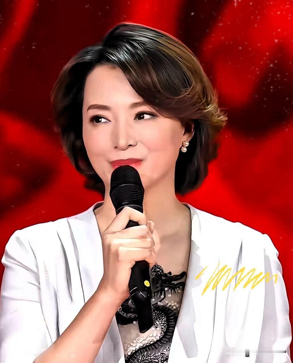 董卿的妈妈去世了但是他妈妈最放心不下的不是宝贝女儿董卿，而是她的老公​毕竟