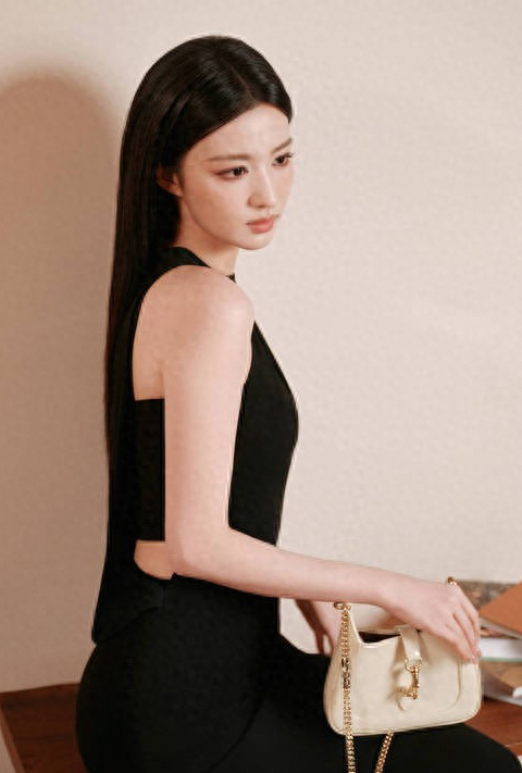 王楚然黑长直配黑裙优雅明媚秀婀娜身姿