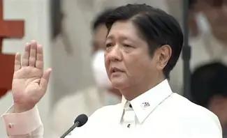 警告听不懂，解放军果断选择“开火”，收拾菲律宾这样的无赖，就得用雷霆手段！