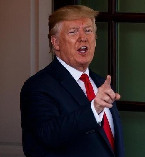 盖世普言！有人当面问特朗普：“世界上还有谁能管得了你？”他没有躲闪，直接接过了话