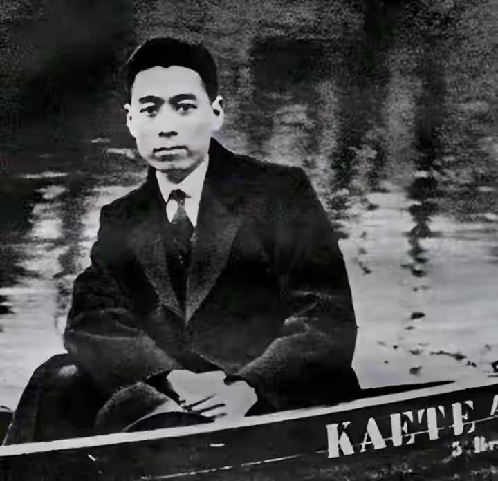 金岳霖一句评价，道尽周总理的人格魅力，折服一代国人谁能让治学一生的金岳霖念