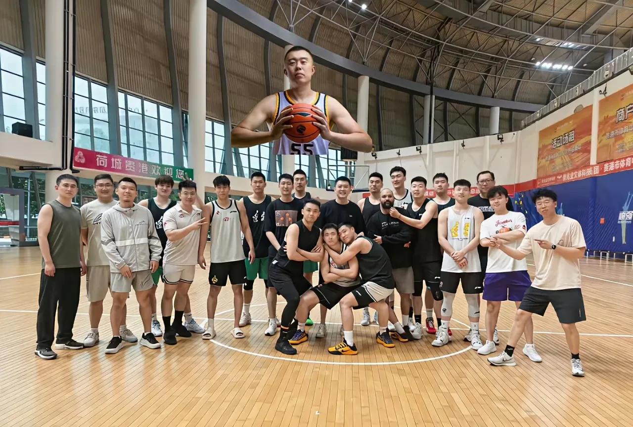 大韩即将退役？杨鸣发图在暗示什么？近日杨鸣在微博上发了一张图片，图片中是辽宁全