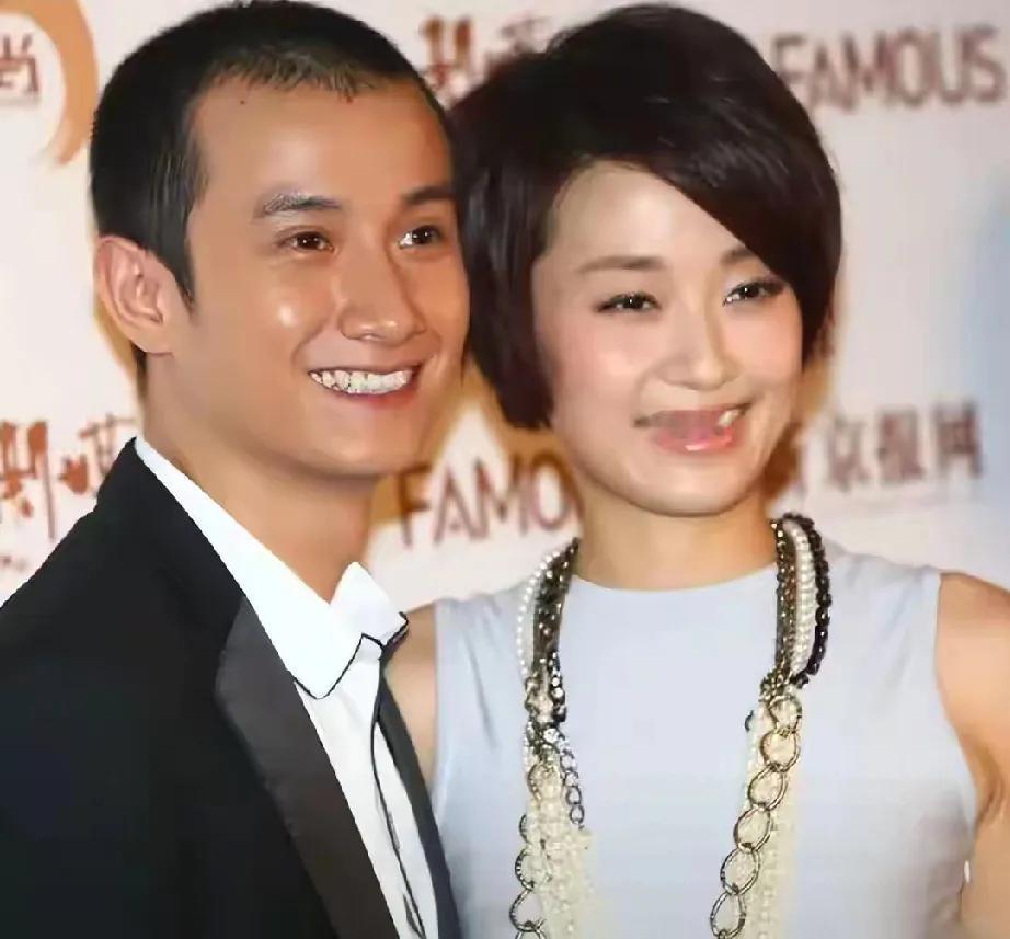 马伊琍当年嫁给文章被嘲“恋爱脑”，文章却在马伊琍二胎孕期出轨，事业一落千丈。