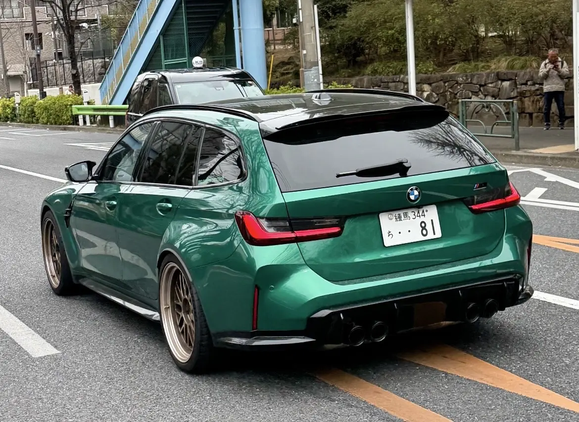 “在街上遇上这辆车要注意什么”？