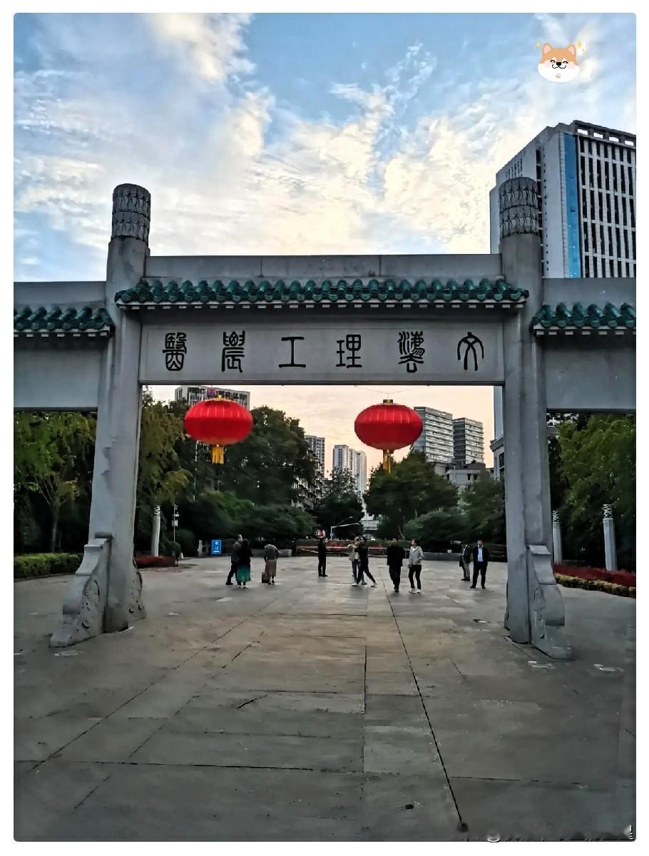 最有格局的家庭，从来都低调不张扬我表叔，有钱又有权，去年他家孩子高考，65