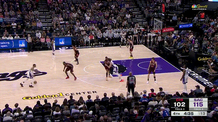 国王老将威斯布鲁克的突破真是快如闪电！在今天国王主场迎战公牛的比赛中，当时比赛进