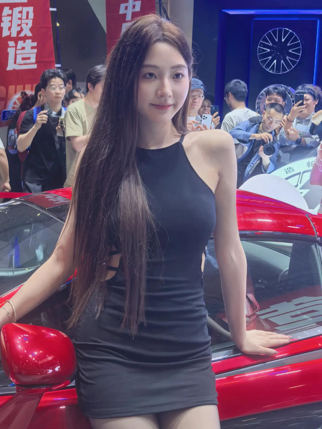 车展现场美女车模青春靓丽车模车模小雨滴