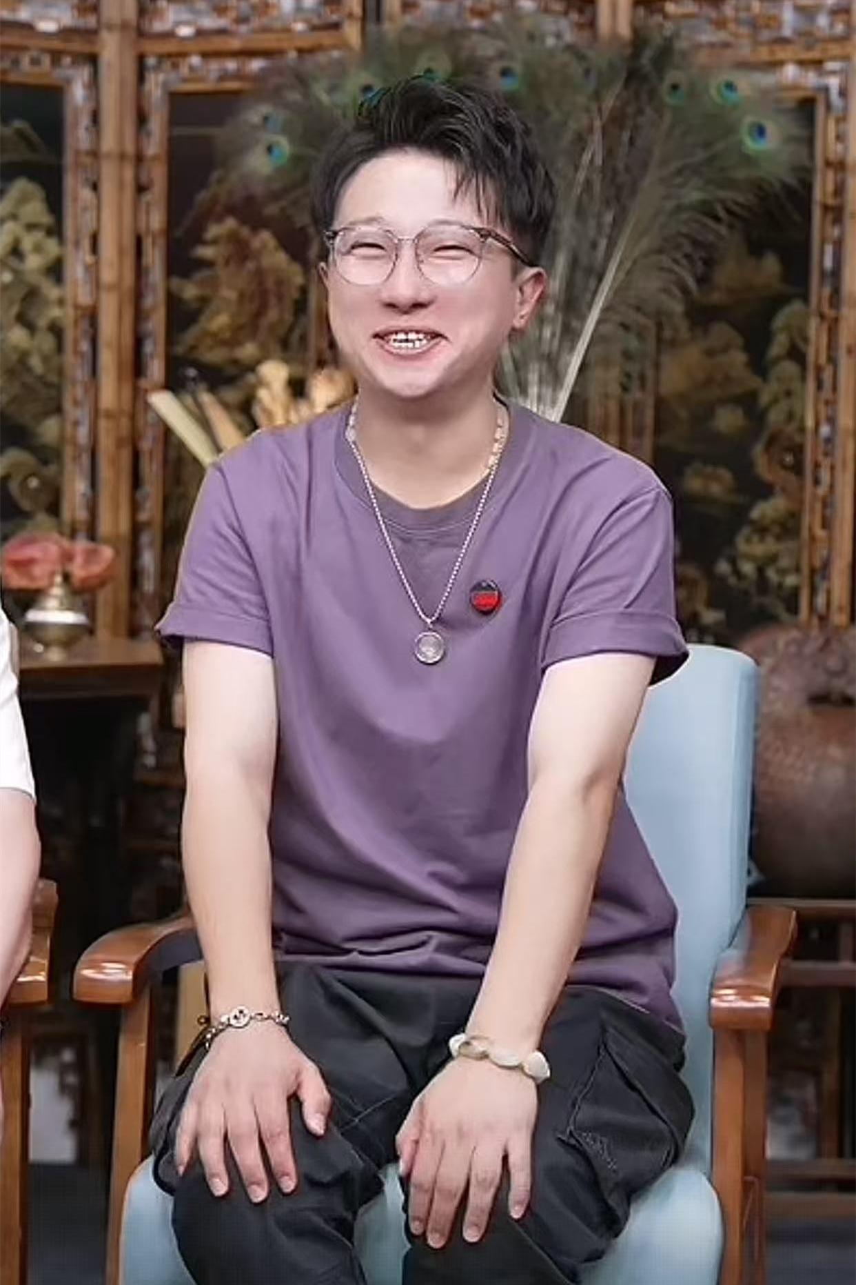 郭德纲在直播的时候询问张鹤擎。郭德纲说道：你最近怎么样。张鹤擎回应：很好。郭德纲