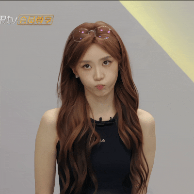 张月回应重登舞台时隔好久再看张月站上舞台真的好戳人！这次从容又坚定，完全是不一样