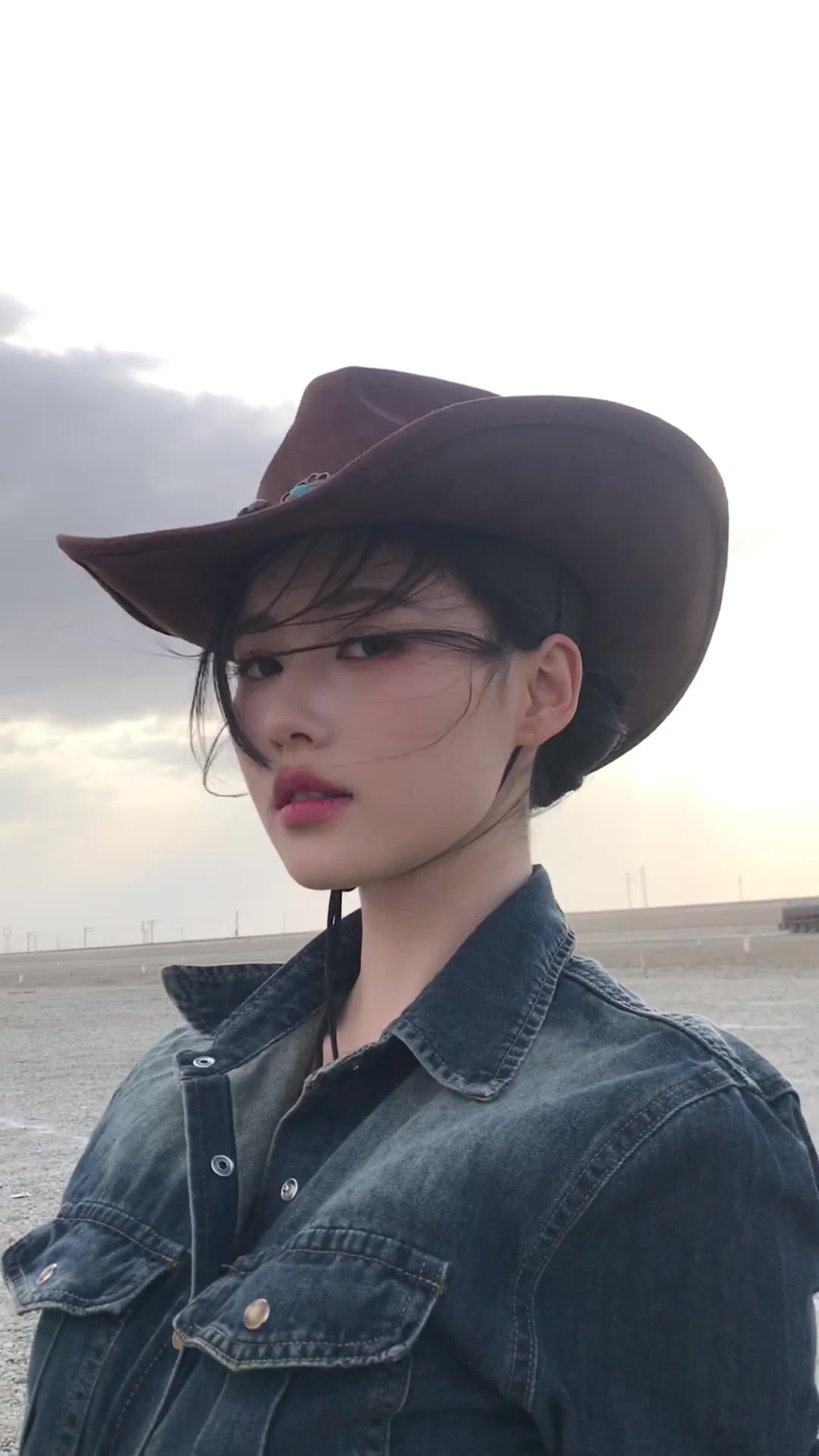 沙漠的风是自由的，你也是