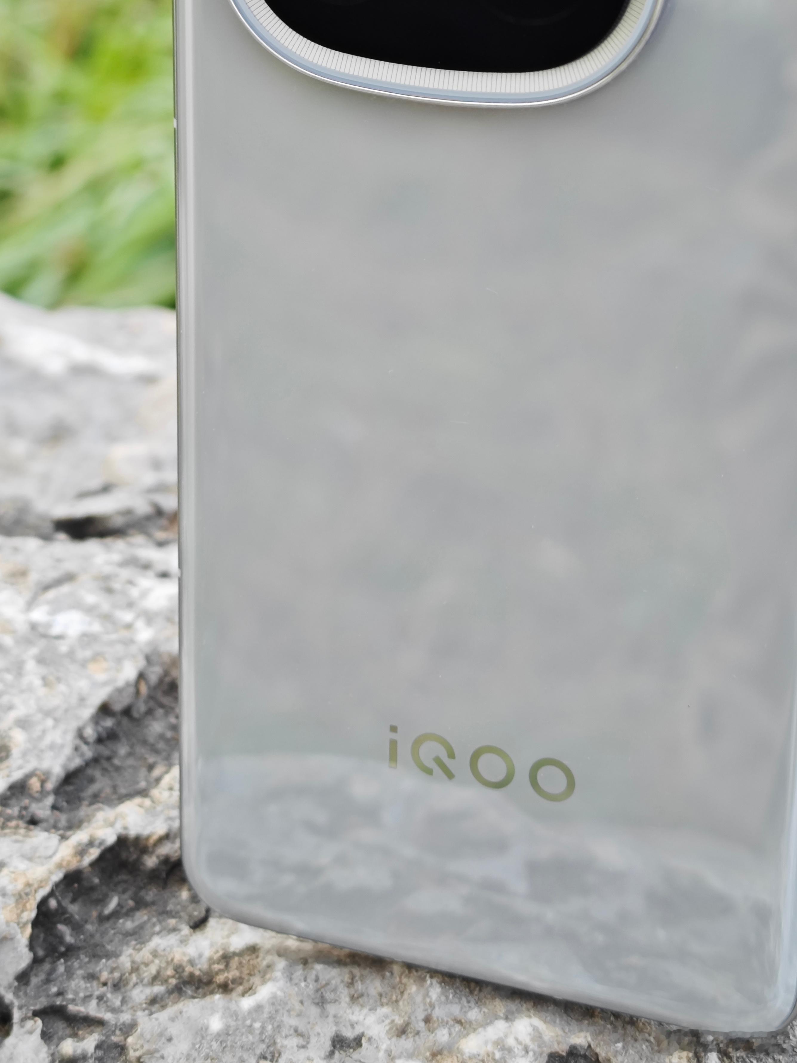 用iQOO13玩游戏之余拍了些照片，有点惊喜。自研电竞芯片Q2的2K