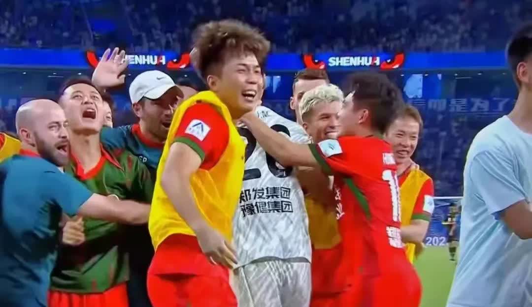 下周主场约战新鹏城，河南队如果再难获胜，中甲大门就将徐徐打开。其实没有是一成
