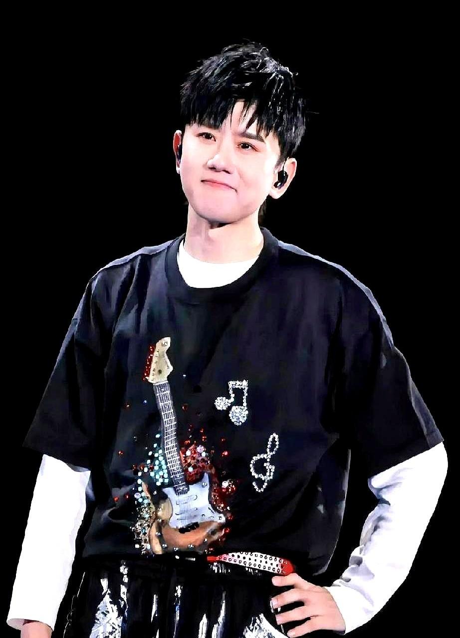 张杰在娱乐圈立足，靠的从来都不是唱功。他最牛的地方，是拎得清。他知道谁是陪他