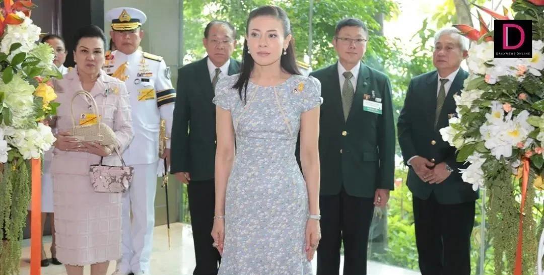 泰国最美王妃西拉米，1971年出生的她，代表着泰王最高的品味，她被撤掉王妃头衔