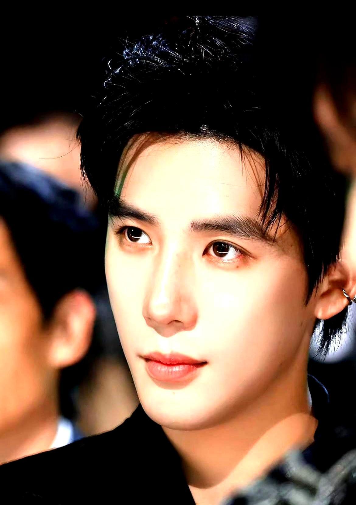 沈腾对王安宇这劲儿，可真不是嘴上说说。直接把人推荐给韩寒，塞进了《飞驰人生