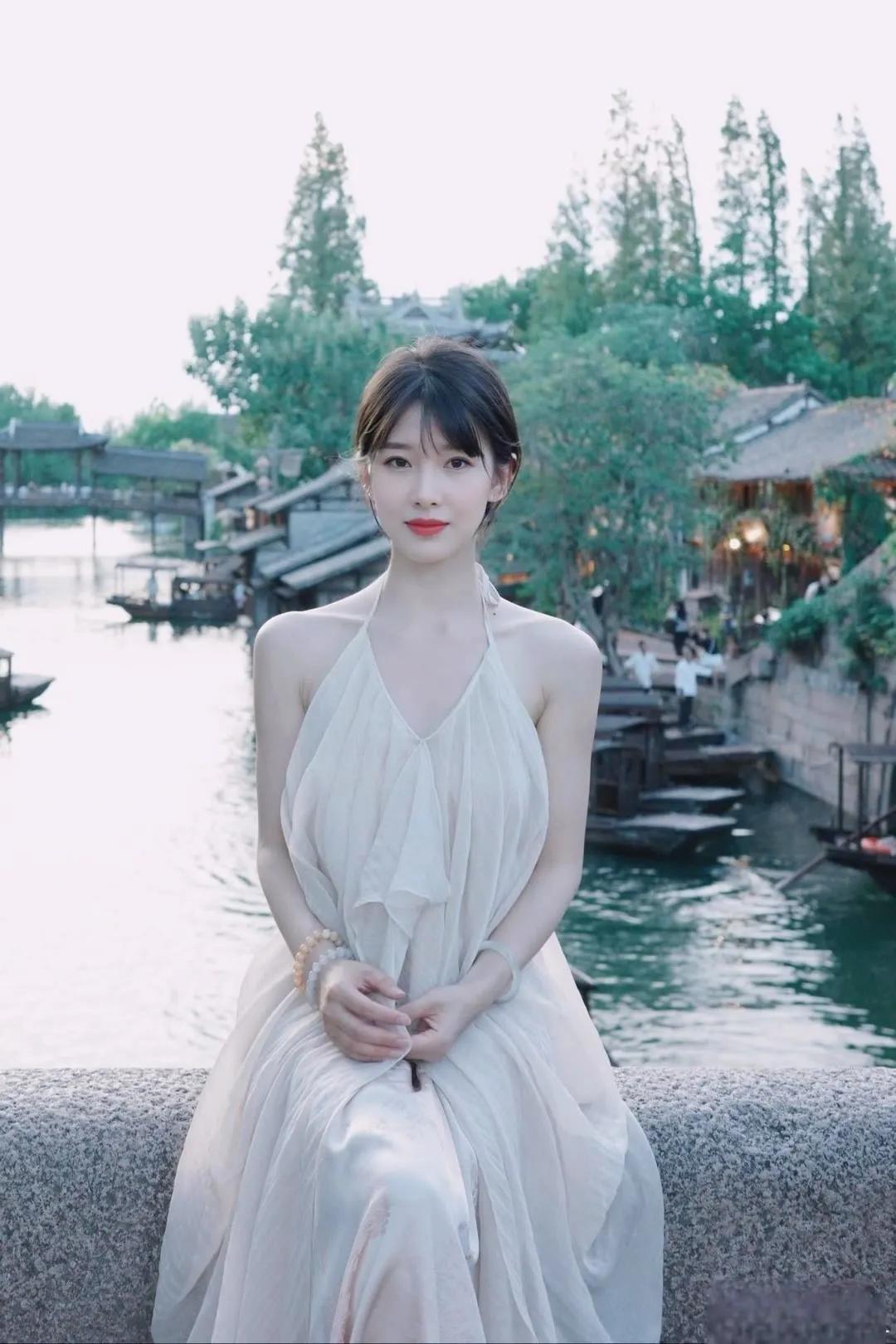 好想再年轻一次，带着现在的脑子，带着现在的阅历，带着现在的通透……