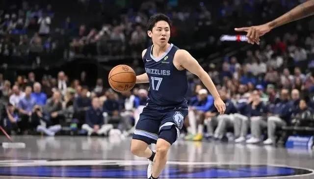 为什么有的球员在NBA打不明白，到了国际赛场，就打疯了，根本压不住。这就充分证明