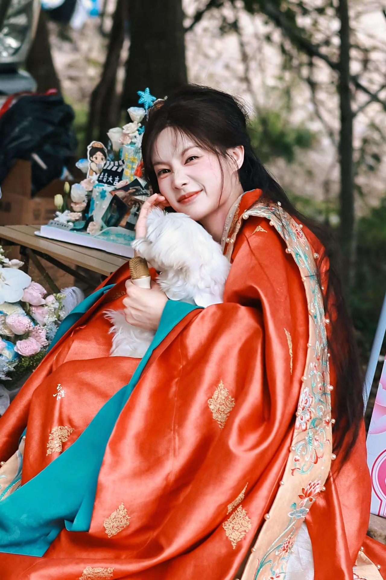 你在我眼中真的很特别。李一桐金枝